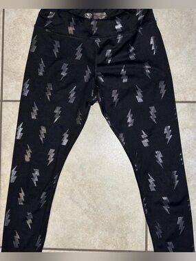 Athletic Works Black Leggings with Silver Lightning Print